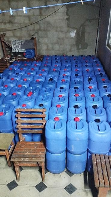 Mavi plastik bidonlar – çox sayda 1.50 azn - Həcmi: təxminən 30 litr