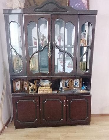 Yeni, Düz TV altlığı, Polkalı, Şüşəli