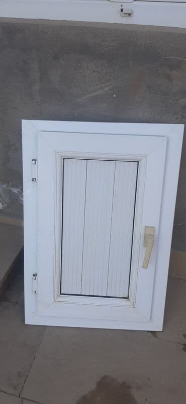 Elektrik malları: Plastik qapı. 79x52 — 1