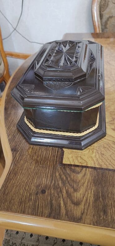 Mücrü Zinət əşyaları üçün, Taxta