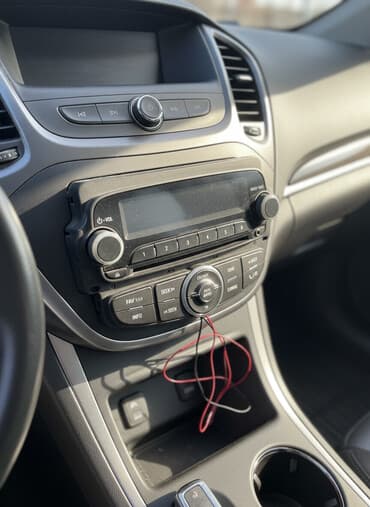 📻 GM Orijinal Maşın Monitoru / Maqnitofon – Bluetooth, USB dəstəyi ilə