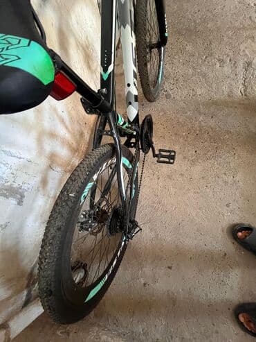 velosipedlər qiz ucun velosipedler: VISTA modeli, qara, ağ və yaşıl rənglərdə olan bu velosiped, yoxuşlu — 6