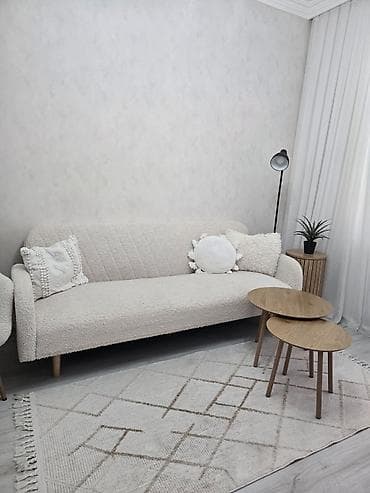 mebiler: Divan satılır 500 azn. Jurnali 50 azn.Jyusk markasıdır. Divan açılır — 1
