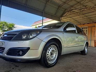 Opel Astra 1.3 turbo dizel (universal) – gümüşü rəngdə, 5 qapılı