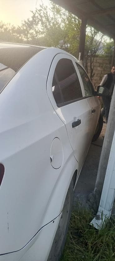 prius faralari: Chevrolet Aveo: 1.2 l | 2011 il 1000000000 km Sedan — 6