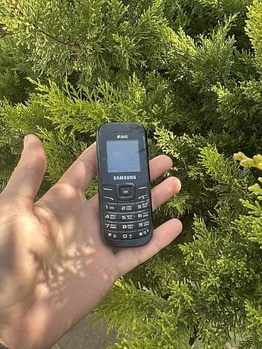 sadə telefon: Samsung GT1200, rəng - Qara, Düyməli — 3