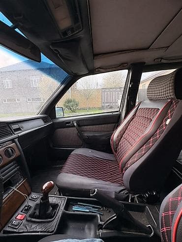 volkswagen tiguan ii: Mercedes-Benz 190 (W201) sedan - Kuzov: 4 qapılı sedan, qara rəngdə — 8