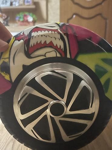 3 tekerli scooter: Rəngarəng qrafiti dizaynlı hoverboard (giroskuter) - Təkər ölçüsü — 3