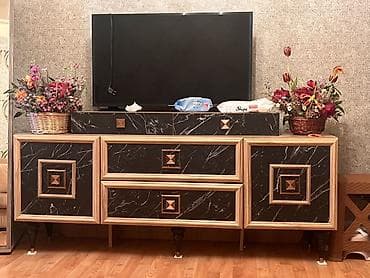 Düz TV altlığı, Polkalı, Laminat