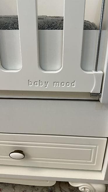 naduvnoy matras: Oğlan və qız üçün, İşlənmiş, Dördbucaq, Beşik, Matras ilə, Yellənmə mexanizm ilə — 1