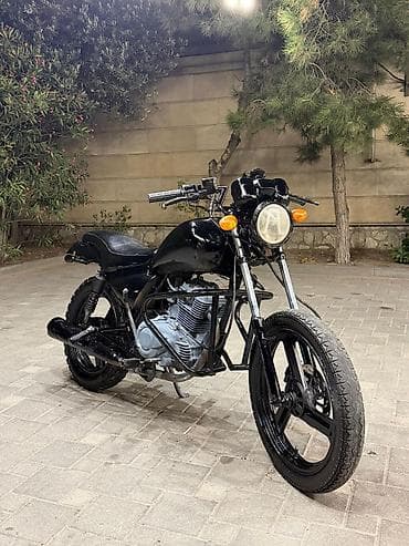 Kafe-reyser üslubunda modifikasiya olunmuş çopper tipli motosiklet — 8