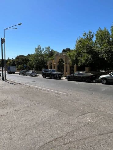 аренда торгового места в магазине: Badamdarda yerləşən 100 kv sahəsi olan təmirli əşyalı 2otağlı — 2