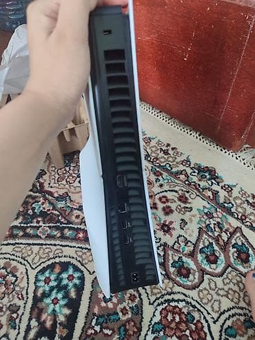 ağ qulaq: PlayStation 5 (PS5) konsol paketi Tərkib: - PlayStation 5 konsolu (ağ — 2
