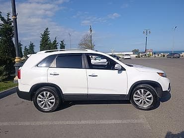 ford transit patpres: Kia Sorento – ağ rəngli, şəhər və uzun məsafələr üçün rahat və geniş — 2