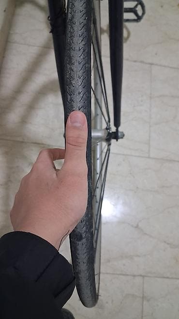 velosiped tekerleri: Şəhər velosipedi – yüngül alüminium gövdə, düz sükan, 28" (700c) — 4