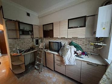 Mətbəx mebeli satılır. Ölçü: 3.50 m × 1.50 m Komplekt: üst və alt