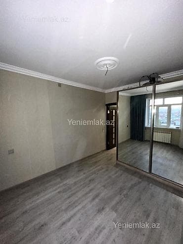 Kirayə ev verilir - Geniş və işıqlı otaq, böyük pəncərə və qalın