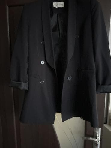 Qadınlar üçün qara klassik bleizer - Rəng: dərin qara - Dizayn: iki