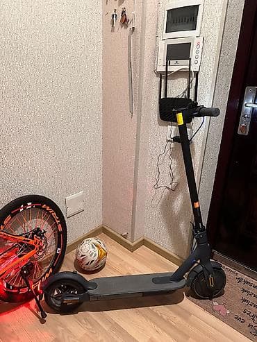 самокаты scooter: Б/у Электросамокат 8", 251 - 350 Вт, 16 - 25 км/ч, Самовывоз, Платная доставка — 2
