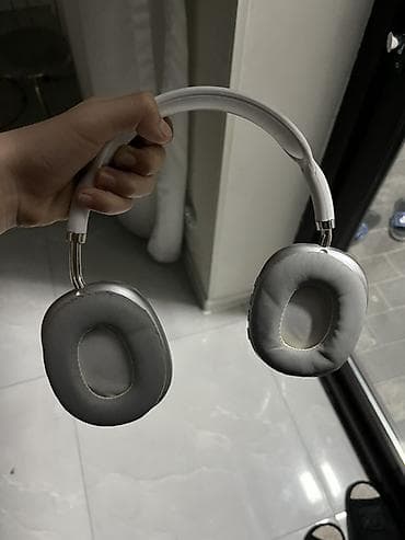 Ağ rəngli qulaqlıq işleyir Her seyi zaretqadı mende yoxdu heryerde var