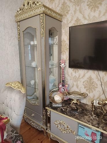 Klassik üslubda qonaq otağı üçün vitrin və TV tumbası dəsti - Üslub