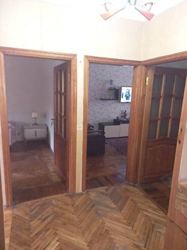 xacmazda tecili satilan evler: Bakı, 3 otaqlı, Köhnə tikili, m. Əhmədli, 80 kv. m — 10