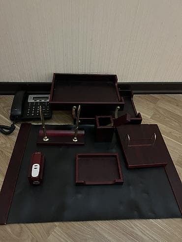 Masa üçün premium ağacdan hazırlanmış ofis dəstı Tərkib: - Böyük yazı