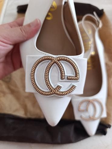deri tulum: Ağ rəngli qadın ayaqqabısı – slingback model - Uclu burun — 4