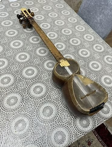 mili saz: Tar – milli simli musiqi aləti - Klassik Azərbaycan tarı, iki gövdəli — 2