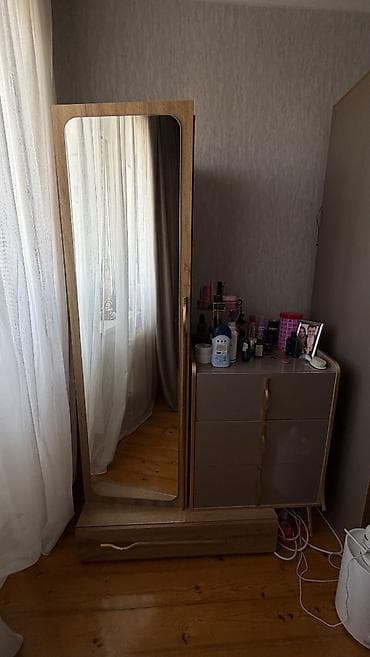 wfanerler: Madeyradan alınmış qarderob və komod satılır Modern dizaynlı böyük — 2