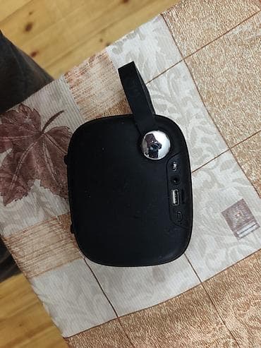 Portativ Bluetooth dinamik Xüsusiyyətlər: - Kompakt kvadrat dizayn