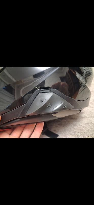 elektron moto: •Scorpion EXO-520 AIR SOLID Black, M ölçü •Özünün original intercomu — 2