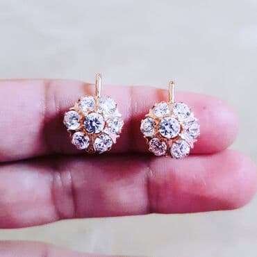 tək qaş: Dəstə daxildir: Üzük, Sırğa, Sarı qızıl, 583 Əyar, 874 g — 2