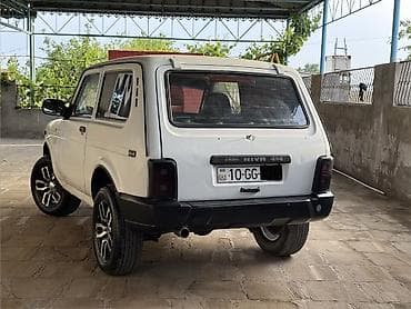 opel vectra b: LADA Niva 4x4, ağ rəngli, 3 qapılı off-road SUV. Xüsusiyyətlər və — 4