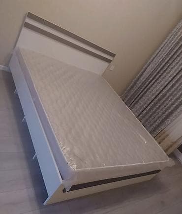 st moda: İki nəfərlik yataq dəsti təqdim olunur. Dəstə çarpayı karkası, başlıq — 1