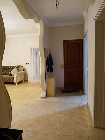 Ev və bağ: Klassik üslubda dizayn edilmiş geniş zal və dəhliz üçün interyer dəsti — 1
