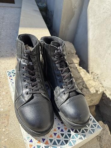 qara botinkalar: Qara dəri kişi botları - Material: təbii dəri üst, rezin altlıq - — 2