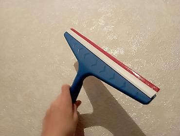 döşeme silen: Şüşə və səthlər üçün su çəkəni (skrej).Barter edilir.(Bakı şəhəri — 4