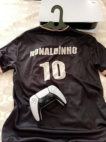 sortlar: Futbol Seti – Ronaldinho 10 Dəst tərkibi: - Futbol forması (qara) — 4