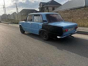 raf 4: VAZ/Lada klassik sedan təqdim olunur. Avtomobil 4 qapılı kuzova — 5