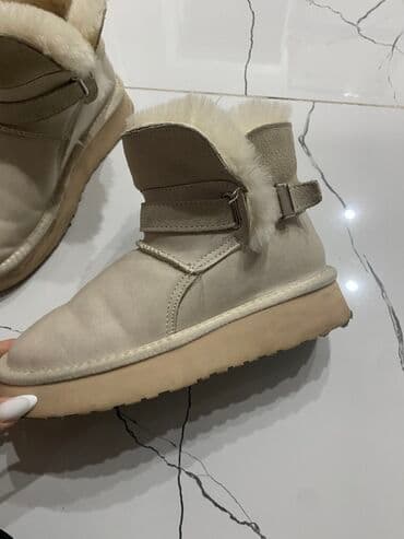 rezin qısa çəkmələr: Qızlar üçün qısa qış botları Baha alınıb parça UGG-i deyil nabukla — 2