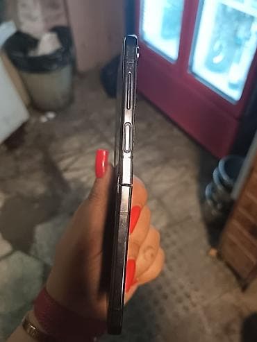 par utusu: Samsung Galaxy Z Flip 5, rəng - Qara — 5