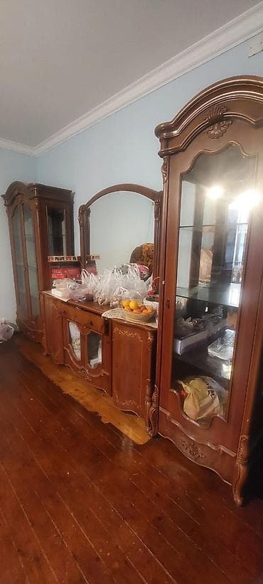 ucuz qapi: Klassik üslubda qonaq otağı mebel dəsti Tərkibi: - TV altlığı/komod — 5