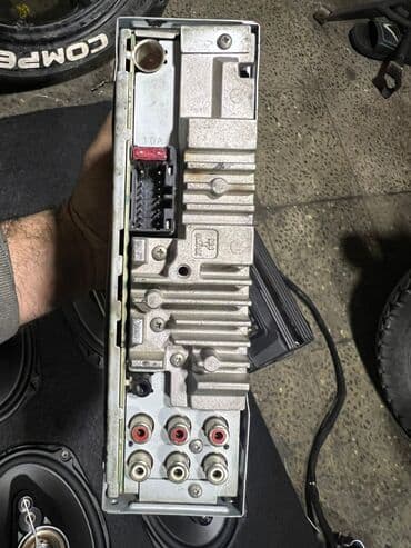 Hyundai: Avtomobil üçün tam audio paketi Tərkib: - Arxa polka üzərində 6 ədəd — 10