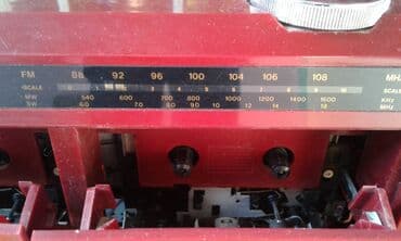 kaset çalar: "İnternational" maqnitolası satılır. İki kaset yeri və FM radiosu var — 3