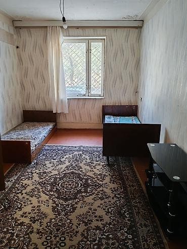 perde sederek: 3 otaqlı mənzil – mebellə - Planlama: uzun dəhliz, 3 ayrı otaq — 1