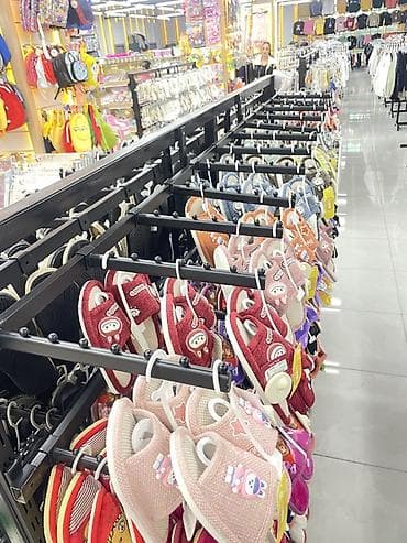 korpə uşaq geyimləri: Məhsul: Vitrinlər hamısı satılır təzə kimidi 6 ədədi Uşaq geyim və — 3