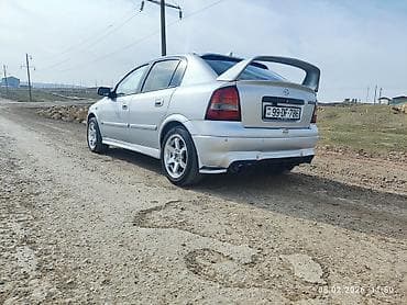 opeler: Model: Opel Astra G (hatchback) Kuzov: 5 qapı, gümüşü rəng Mühərrik — 5