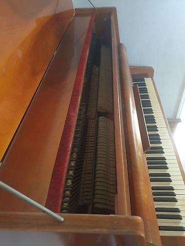 Audi: Pianino riqa satilir yaxşi vəziyyətdədi — 3