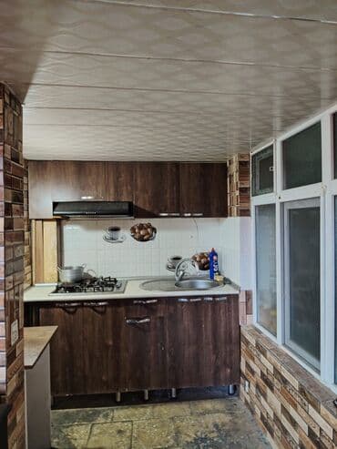 Kirayə üçün kiçik mənzil/otaq - Mətbəx: yığma mətbəx mebeli, qaz